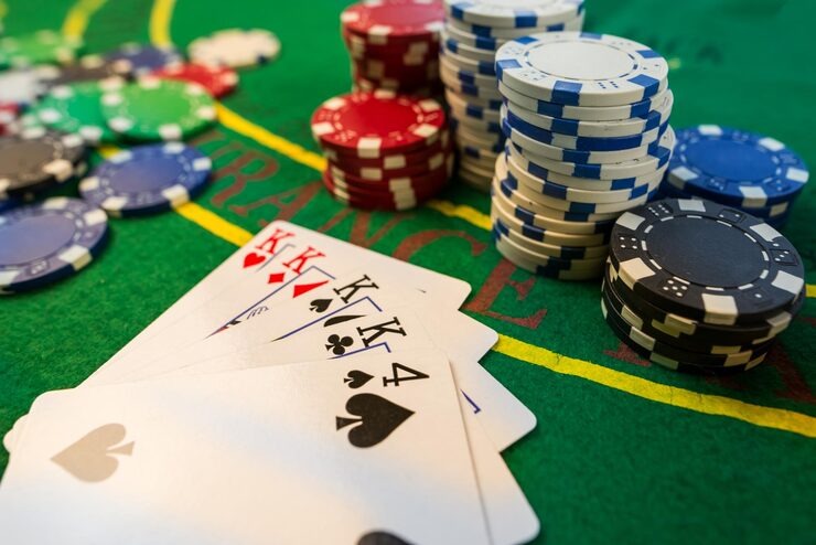 momo Auto Roulette live table showing wheel, betting interface, and real-time results